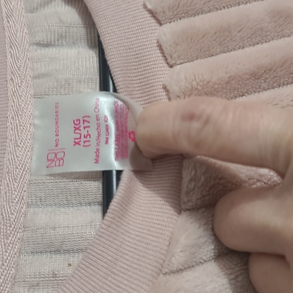 Sweater - Picture 4 of 5